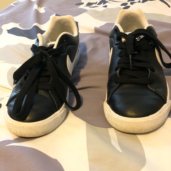 Nike Shoes - Nike Court Tour